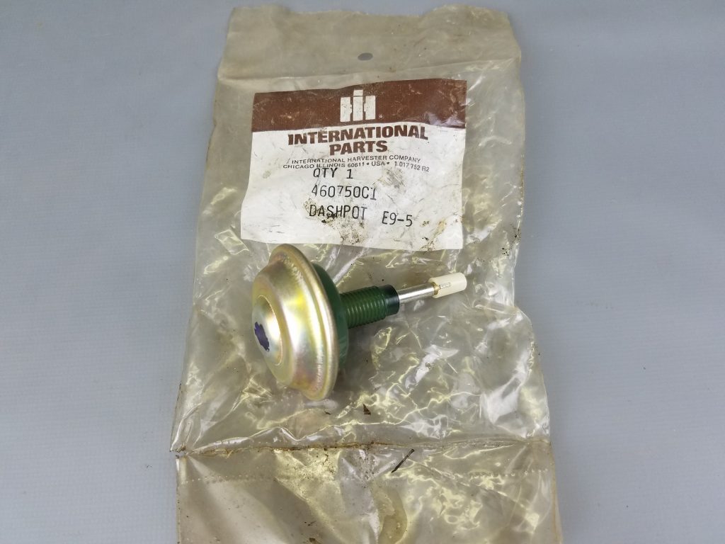 IH NOS CARBURETOR DASHPOT 460750C1 IH Scout
