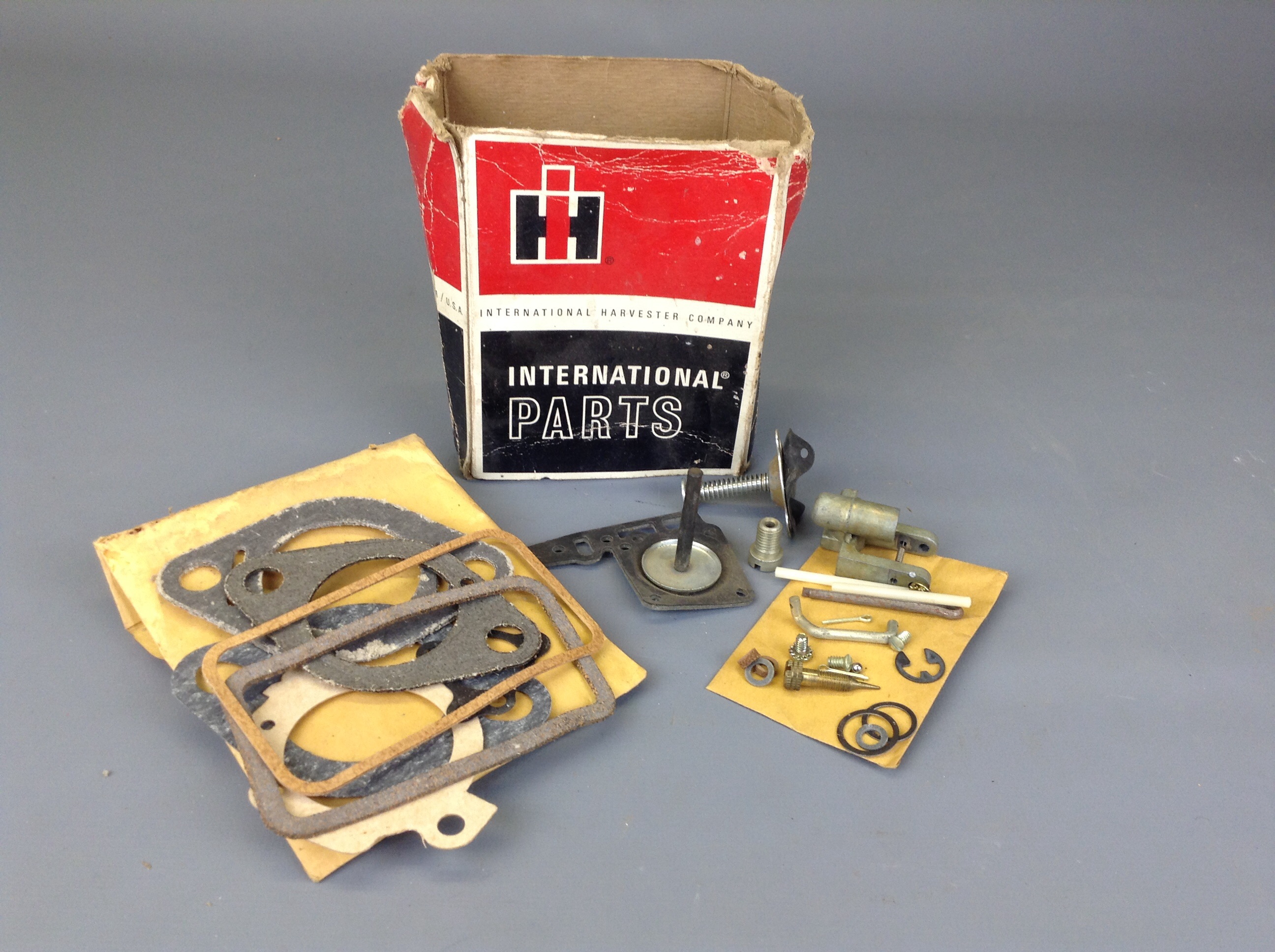 HOLLEY 1904 CARBURETOR REBUILD KIT SCOUT 80 800 NOS IH Scout