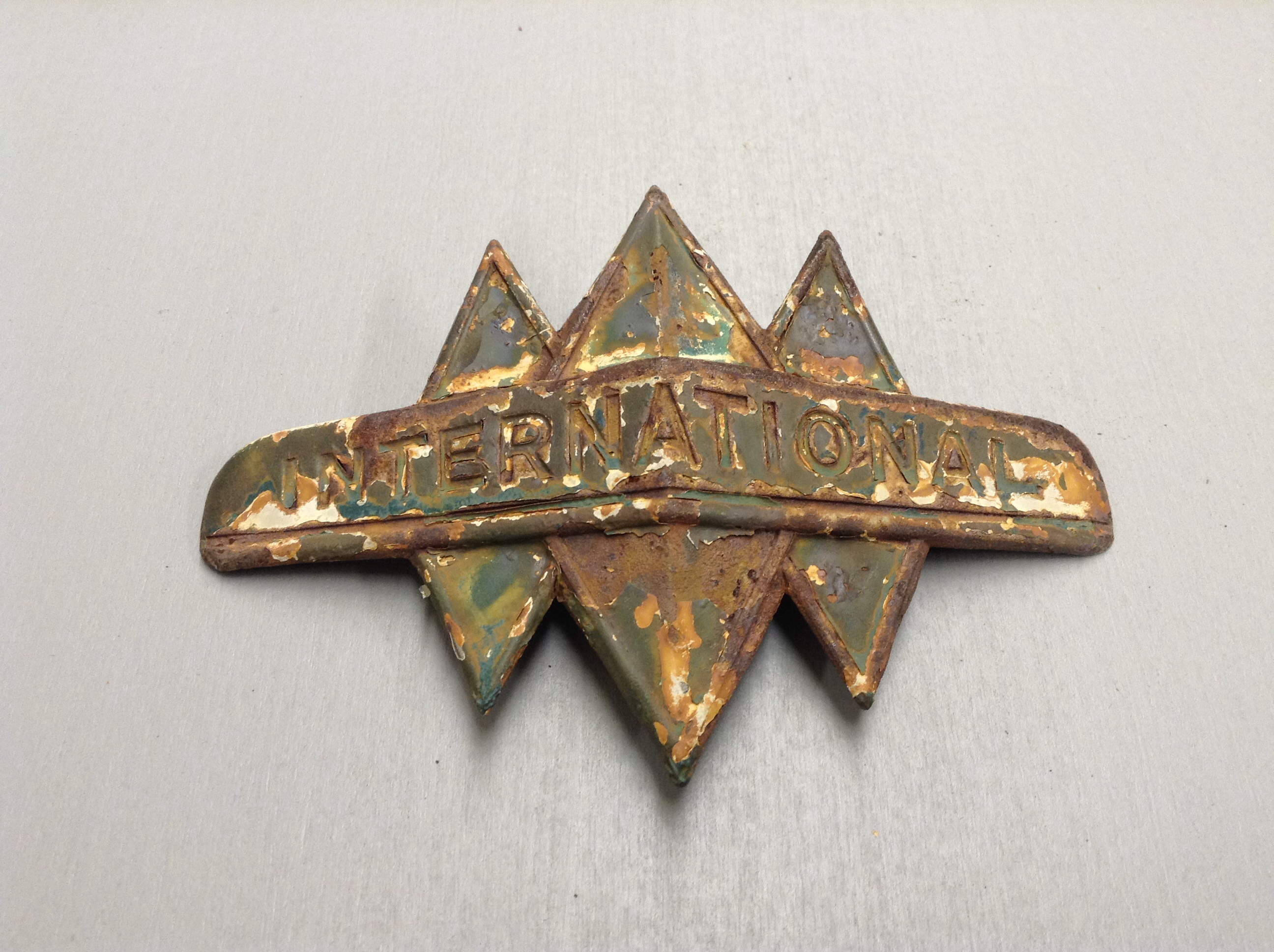 IH International Truck K KB series triple diamond emblem IH Scout